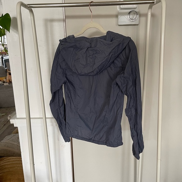 ONLY activewear windbreaker jacket - Picture 2 of 3